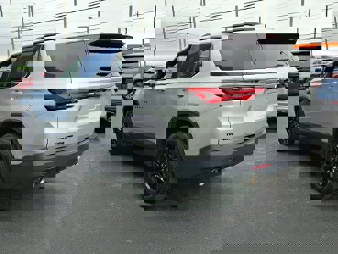 Used 2022 Chevrolet Traverse LT w/ Midnight/Sport Edition image 4