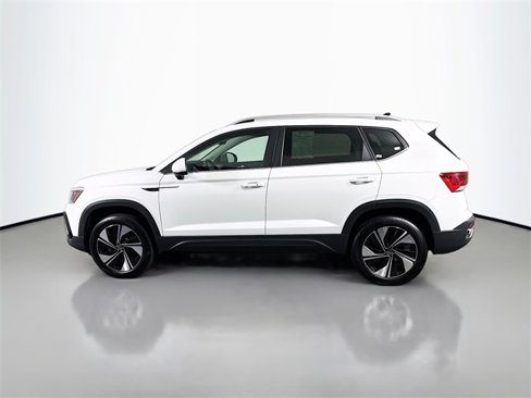 Used 2023 Volkswagen Taos SE image 4