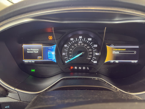 Used 2017 Ford Fusion SE w/ Equipment Group 201A image 8