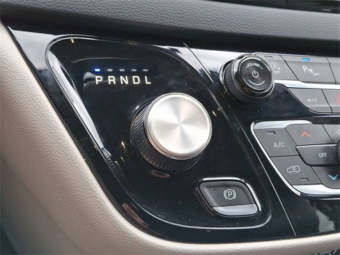 Used 2023 Chrysler Pacifica Touring-L image 12