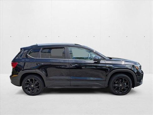 Used 2022 Volkswagen Taos SE w/ Driver Assistance Package image 4