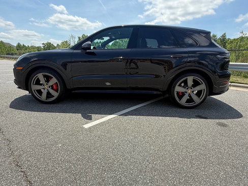 Used 2022 Porsche Cayenne GTS image 18
