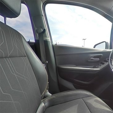 Used 2019 Chevrolet Trax LT w/ LT Convenience Package image 26