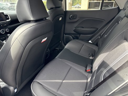 New 2025 Hyundai Venue Limited image 9