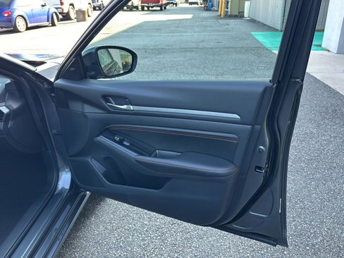 Used 2023 Nissan Altima 2.5 SR image 12