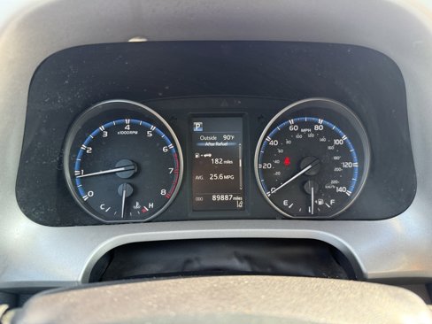 Used 2018 Toyota RAV4 XLE image 18