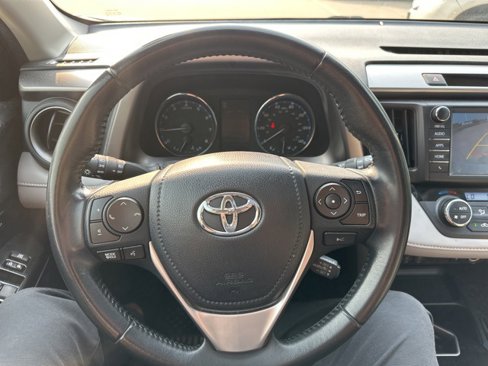 Used 2017 Toyota RAV4 Limited image 32
