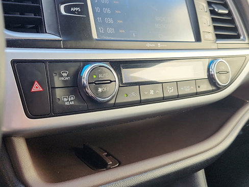 Used 2015 Toyota Highlander XLE image 18
