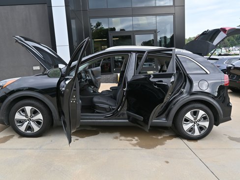 Used 2020 Kia Niro LX image 18