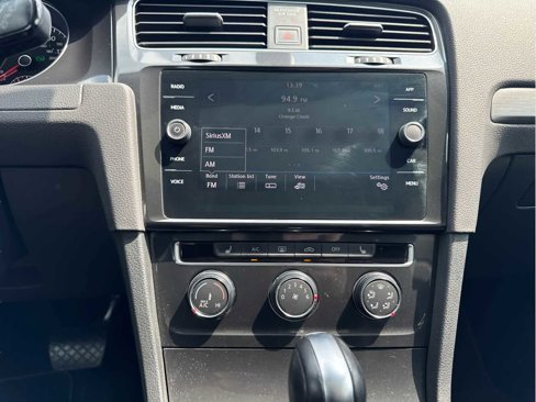 Used 2018 Volkswagen Golf SE image 23