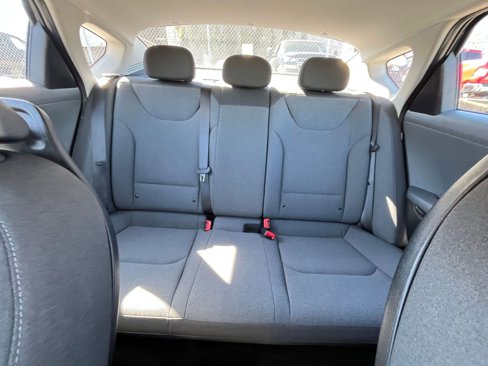 Used 2025 Kia K4 LXS image 36