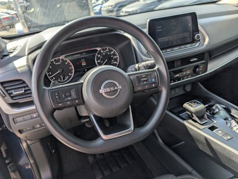 Used 2024 Nissan Rogue SV image 11