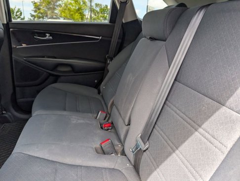 Used 2019 Kia Sorento L image 16