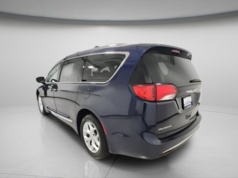 Used 2018 Chrysler Pacifica Touring-L Plus w/ Tire & Wheel Group image 12