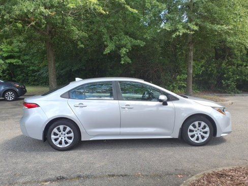 Used 2022 Toyota Corolla LE image 6