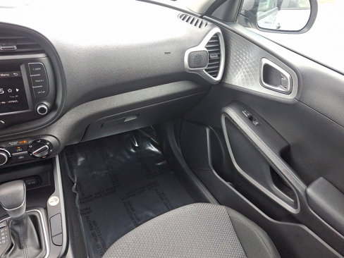 Used 2023 Kia Soul LX image 16