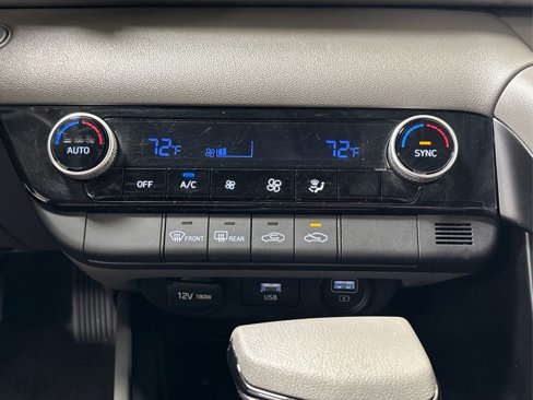 Used 2023 Hyundai Elantra SEL image 29