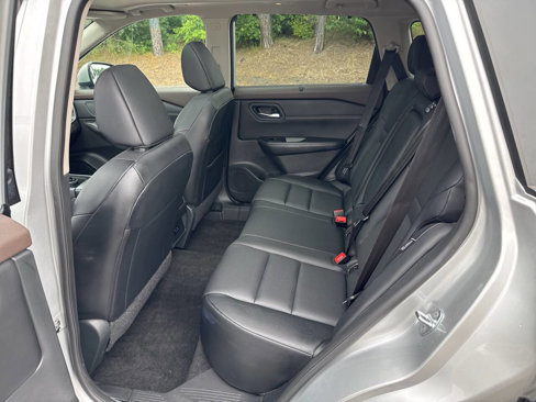 Used 2023 Nissan Rogue SV image 11