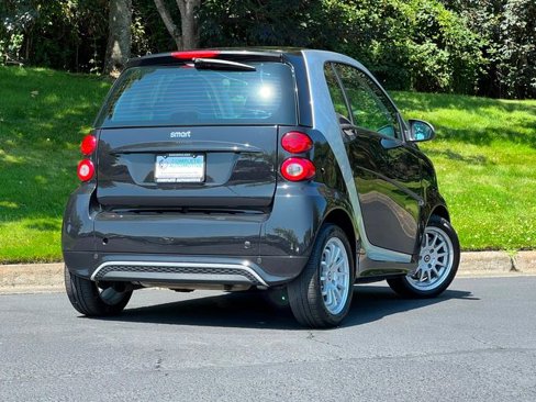 Used 2013 smart fortwo Coupe image 2