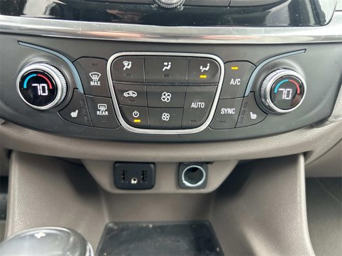 Used 2020 Chevrolet Traverse LT image 27