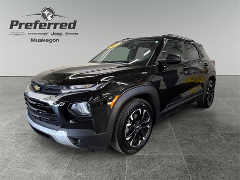 Used 2022 Chevrolet TrailBlazer LT w/ Sun and Liftgate Package image 2