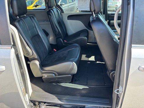 Used 2018 Dodge Grand Caravan SXT image 21