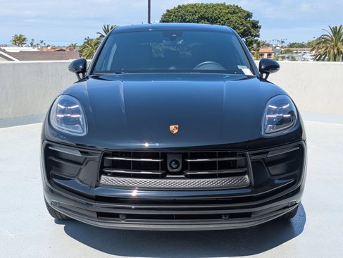 Certified 2024 Porsche Macan image 6
