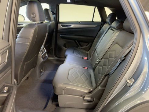 Used 2025 Volkswagen Atlas Cross Sport SE image 14