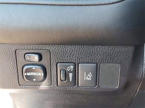 Used 2018 Toyota RAV4 XLE image 27