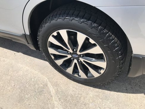 Used 2017 Subaru Outback 2.5i Limited image 23