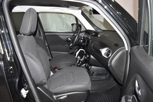 Certified 2019 Jeep Renegade Latitude w/ Cold Weather Group image 28