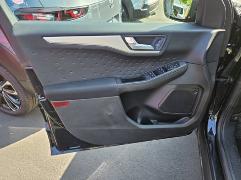 Used 2020 Ford Escape SE image 17