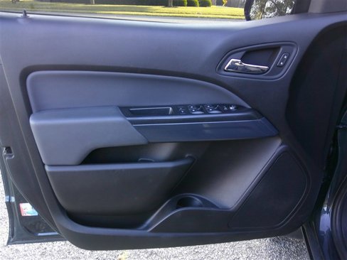 Used 2017 Chevrolet Colorado Z71 image 9