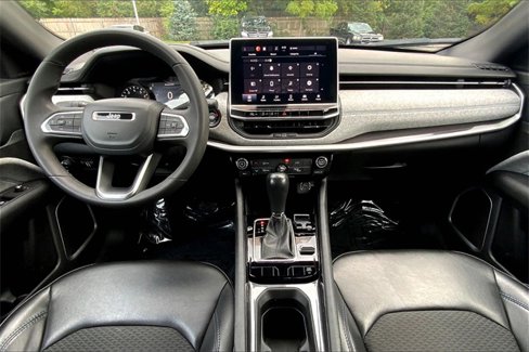 Used 2023 Jeep Compass Latitude image 15