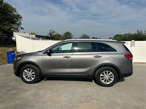 Used 2017 Kia Sorento LX w/ LX Convenience Package image 26