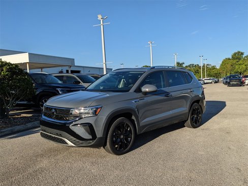Certified 2023 Volkswagen Taos SE w/ Panoramic Sunroof Package image 2