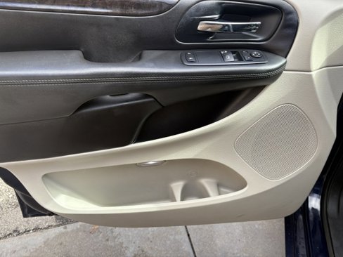 Used 2013 Dodge Grand Caravan SE image 36