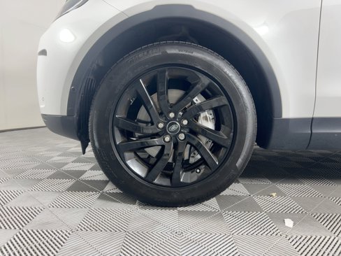 Used 2018 Land Rover Discovery HSE image 9