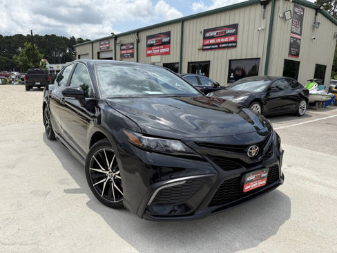 Used 2024 Toyota Camry SE image 1