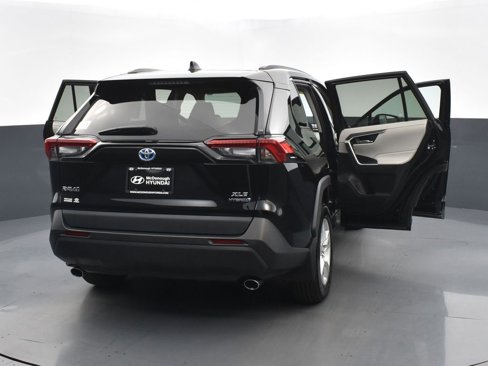 Used 2020 Toyota RAV4 XLE image 29