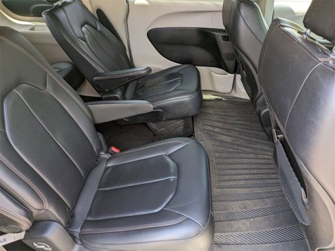 Used 2019 Chrysler Pacifica Touring-L image 29