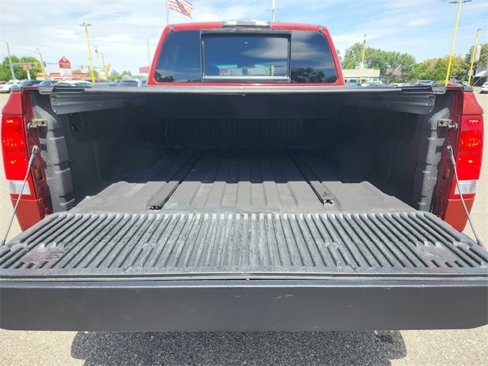 Used 2015 Nissan Titan SV image 15