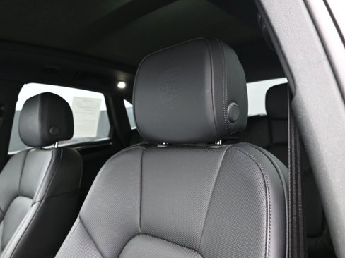 Used 2025 Porsche Macan Turbo image 16