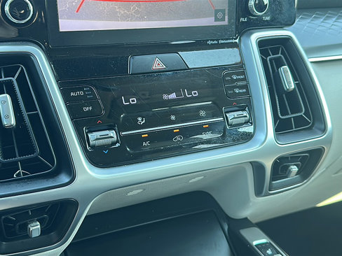 Used 2021 Kia Sorento S image 34