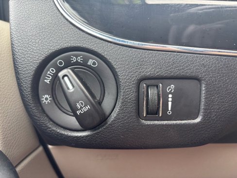 Used 2019 Dodge Grand Caravan SXT image 26
