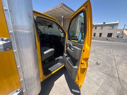 Used 2022 GMC Savana 3500 Extended w/ Power Convenience Package image 16