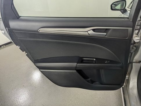 Used 2017 Ford Fusion SE w/ Fusion SE Technology Package image 13