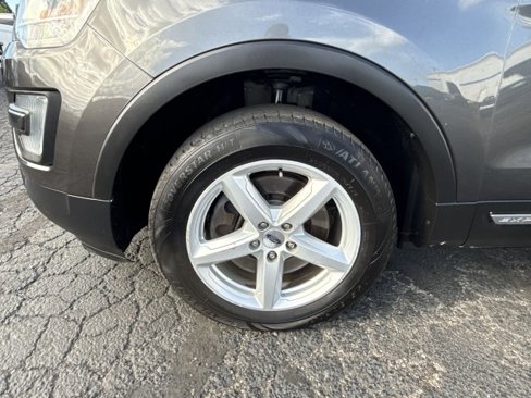 Used 2016 Ford Explorer XLT w/ Equipment Group 202A image 19