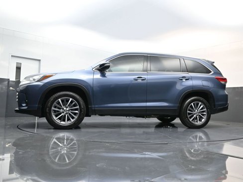Used 2019 Toyota Highlander SE image 26