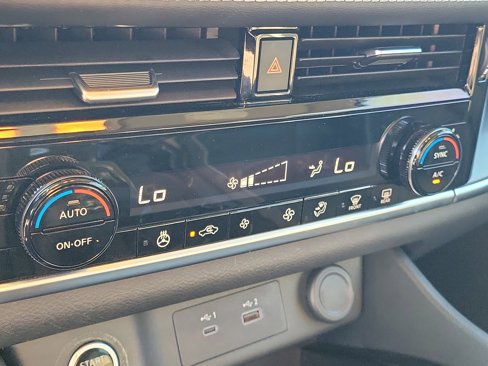 Used 2021 Nissan Rogue SV w/ Premium Package image 32
